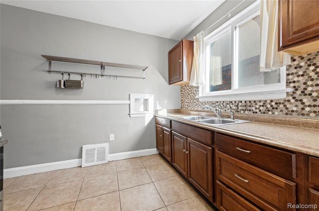 18940 San Juan Drive, Detroit, MI 48221