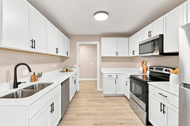 350 SKYLINE Drive, Council Bluffs, IA 51503