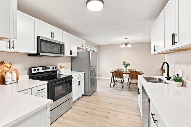 350 SKYLINE Drive, Council Bluffs, IA 51503