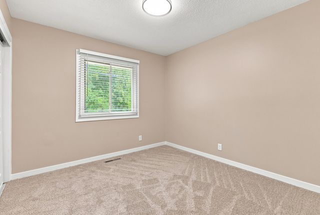350 SKYLINE Drive, Council Bluffs, IA 51503