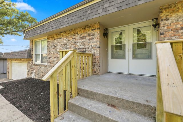350 SKYLINE Drive, Council Bluffs, IA 51503