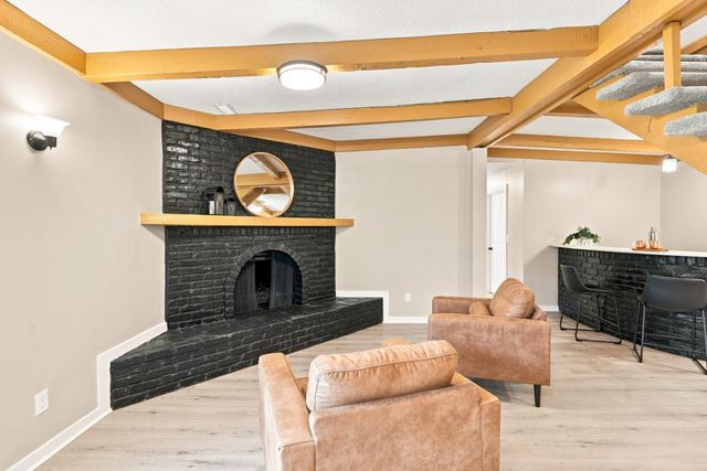 350 SKYLINE Drive, Council Bluffs, IA 51503