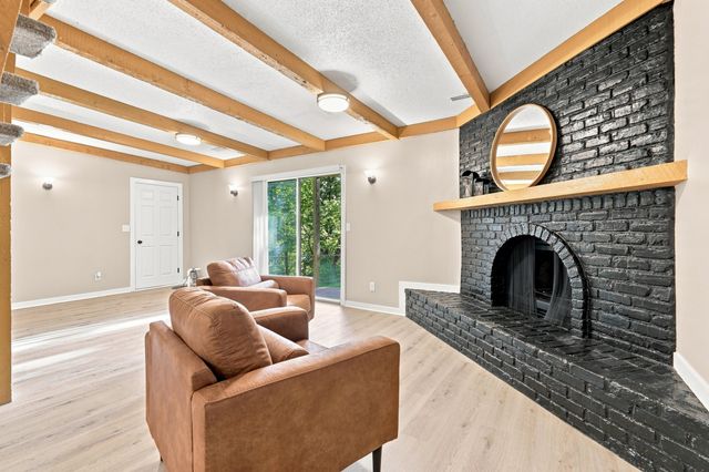 350 SKYLINE Drive, Council Bluffs, IA 51503