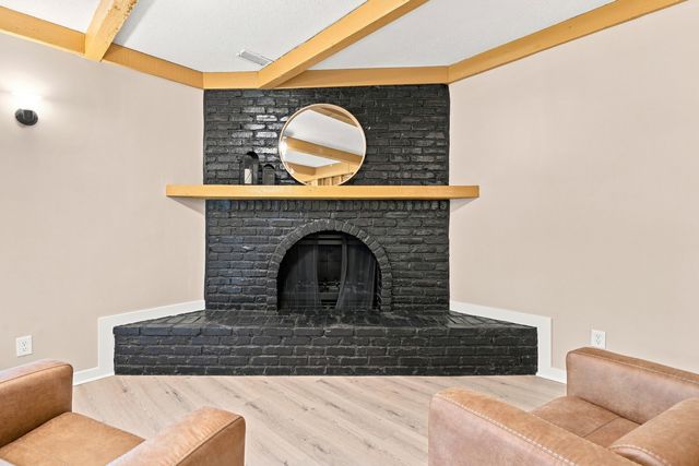 350 SKYLINE Drive, Council Bluffs, IA 51503