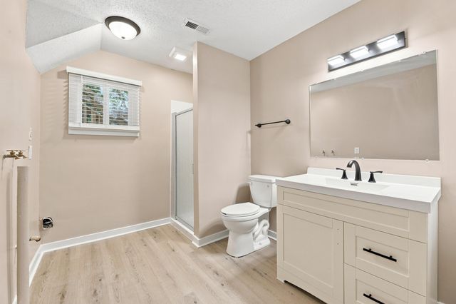 350 SKYLINE Drive, Council Bluffs, IA 51503