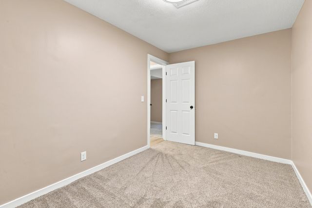 350 SKYLINE Drive, Council Bluffs, IA 51503