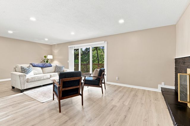 350 SKYLINE Drive, Council Bluffs, IA 51503