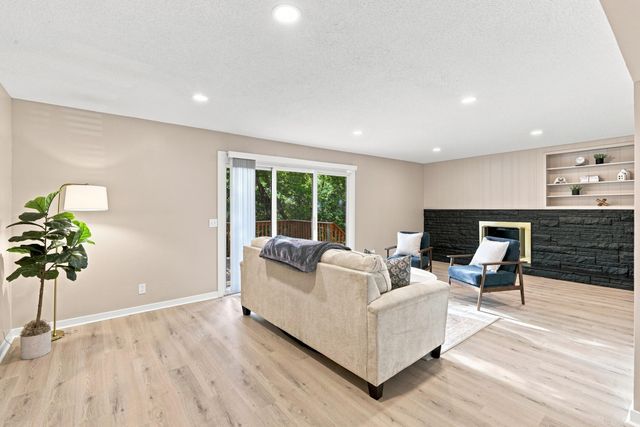 350 SKYLINE Drive, Council Bluffs, IA 51503