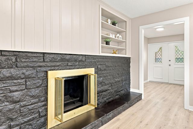 350 SKYLINE Drive, Council Bluffs, IA 51503
