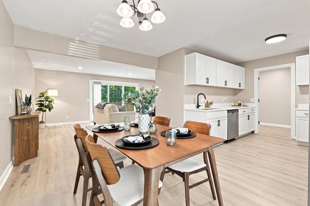 350 SKYLINE Drive, Council Bluffs, IA 51503