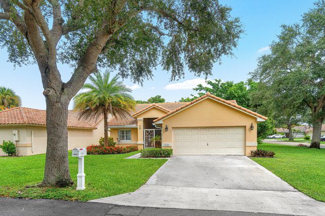 3703 S LANCEWOOD Place, Delray Beach, FL 33445