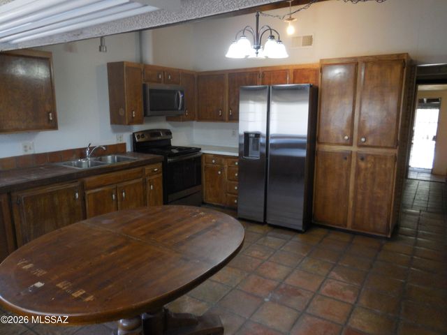 3950 S Deaver Road, Tucson, AZ 85735