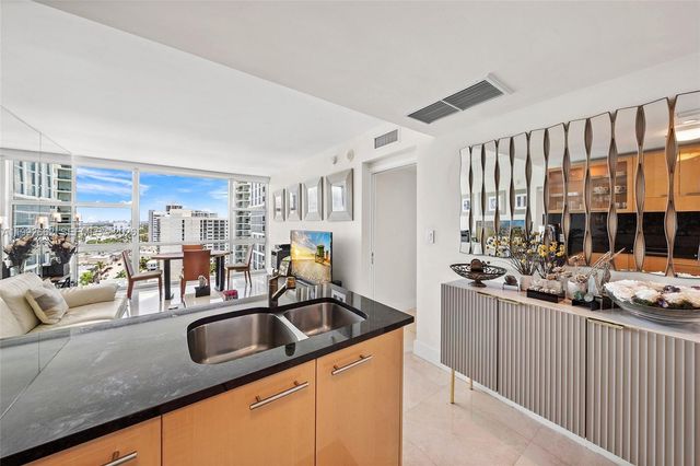 6801 Collins Ave 1414, Miami Beach, FL 33141