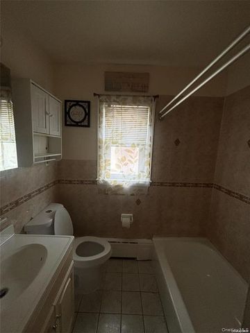 17 Wingate Rd, Valley Stream, NY 11581