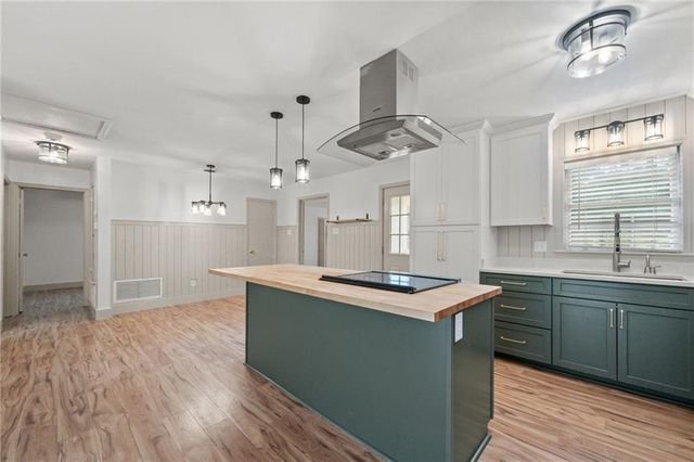 216 Norden Drive E, Mobile, AL 36608