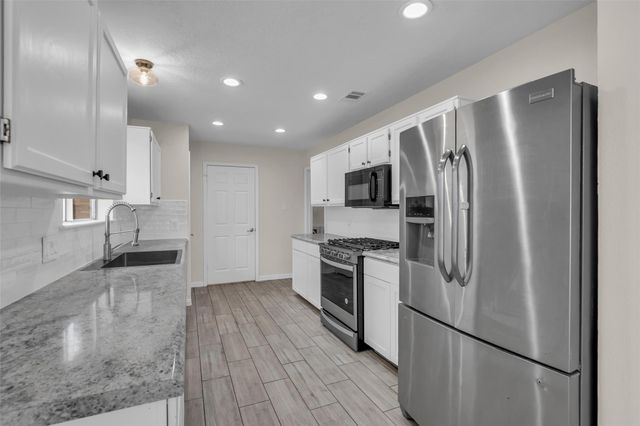 3816 Cottonwood Drive, La Porte, TX 77571