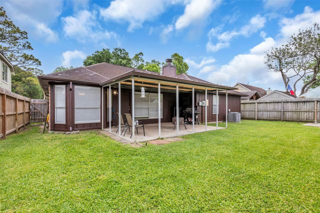 3816 Cottonwood Drive, La Porte, TX 77571