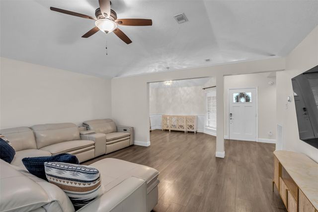 3816 Cottonwood Drive, La Porte, TX 77571