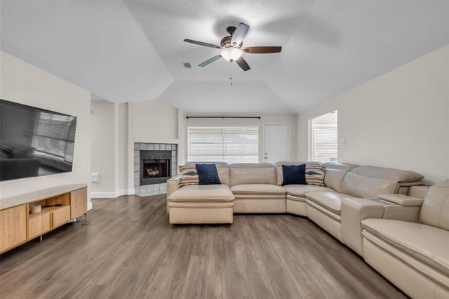 3816 Cottonwood Drive, La Porte, TX 77571