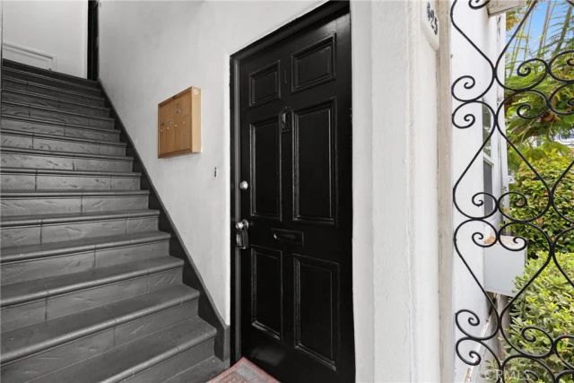 825 N Alfred Street 1, West Hollywood, CA 90069