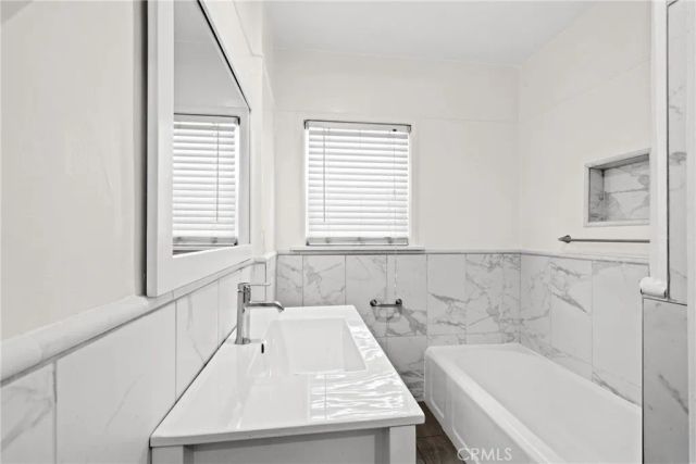 825 N Alfred Street 1, West Hollywood, CA 90069