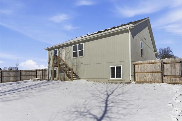 21413 W 216th Street, Spring Hill, KS 66083