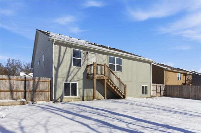 21413 W 216th Street, Spring Hill, KS 66083