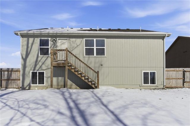 21413 W 216th Street, Spring Hill, KS 66083