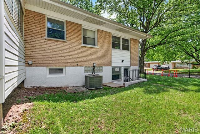 1365 Zurich Drive, Florissant, MO 63031