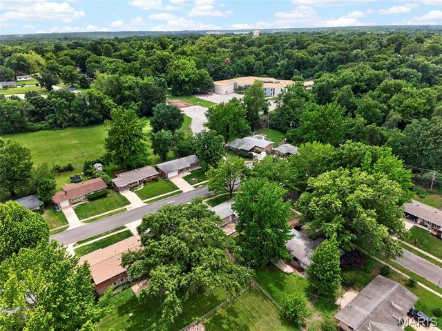 1365 Zurich Drive, Florissant, MO 63031