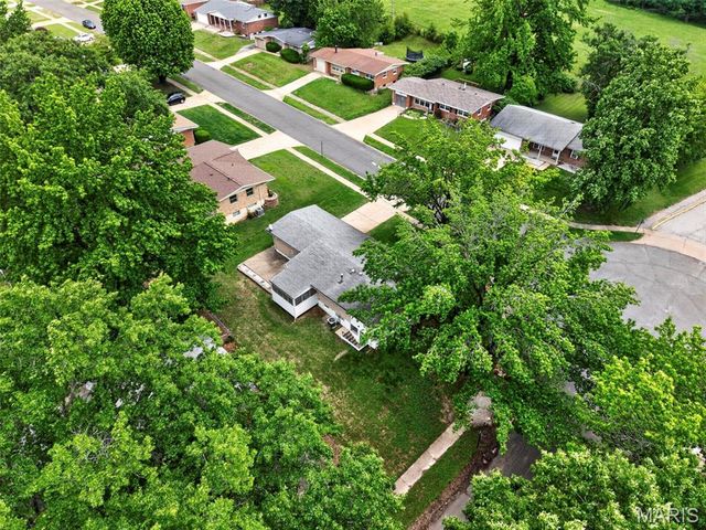 1365 Zurich Drive, Florissant, MO 63031