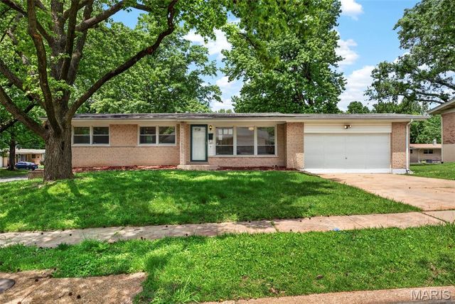 1365 Zurich Drive, Florissant, MO 63031