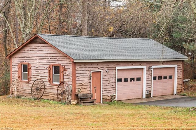 1984 Austin Little Mountain Road, Ronda, NC 28670