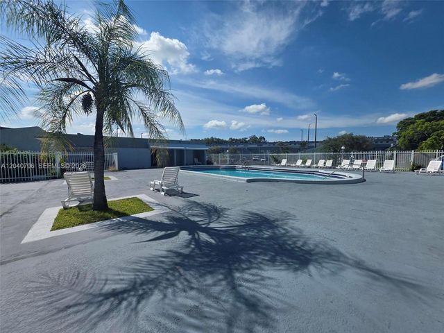 9375 Fontainebleau Blvd L311, Miami, FL 33172