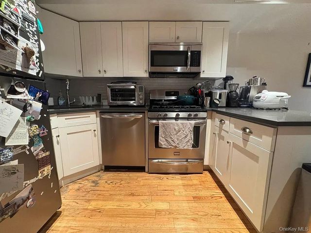 3801 31st Avenue 2B, Astoria, NY 11103