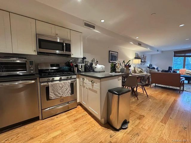 3801 31st Avenue 2B, Astoria, NY 11103