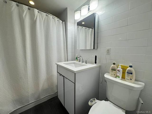 3801 31st Avenue 2B, Astoria, NY 11103
