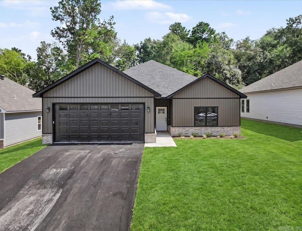 121 Glock Lane, Hot Springs, AR 71913