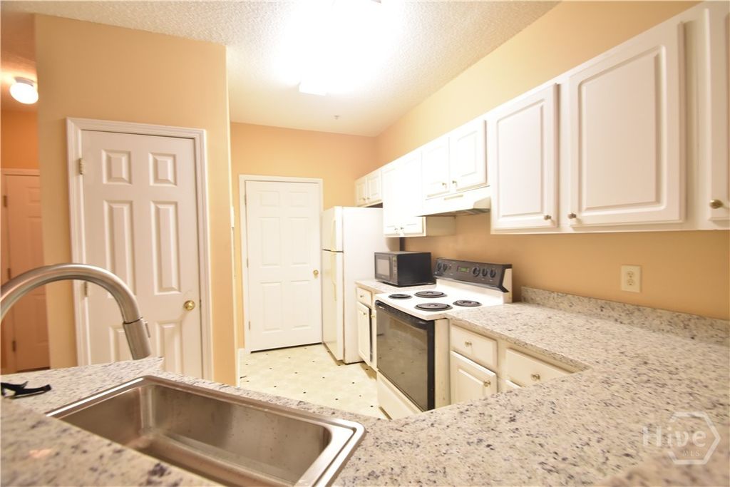 Image 7 of property listing at 1202 Walden Park Drive, Savannah, GA 31410