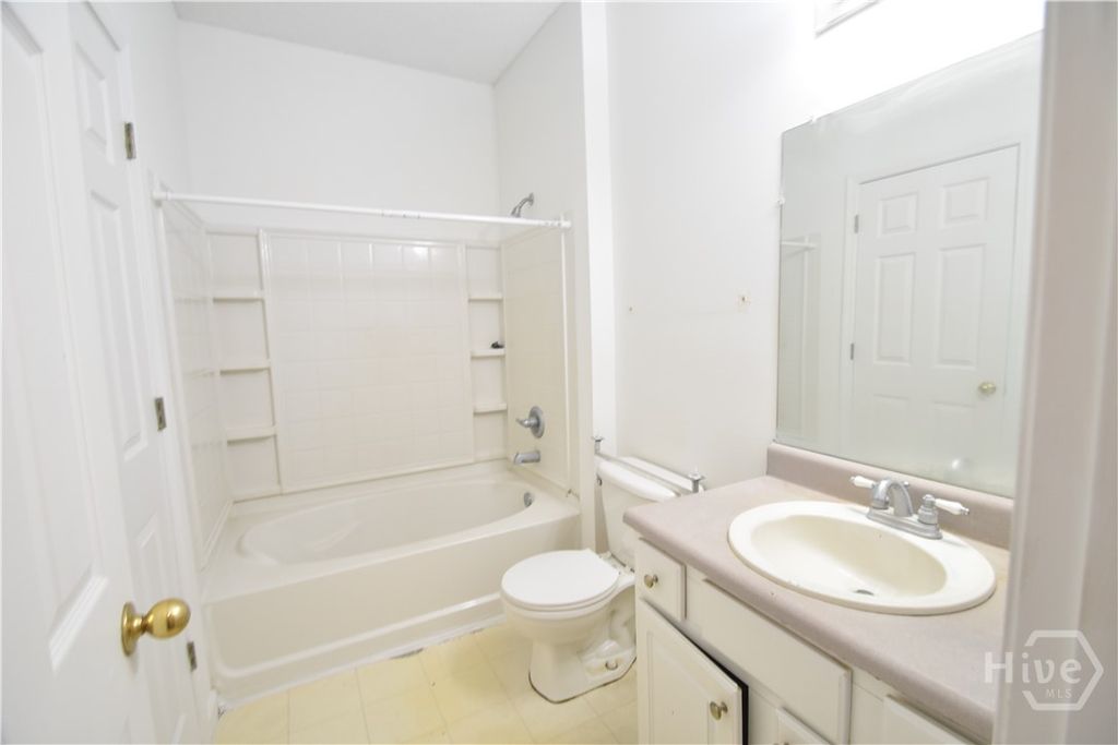 Image 9 of property listing at 1202 Walden Park Drive, Savannah, GA 31410