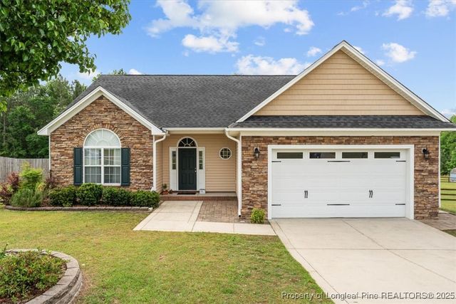 153 home stretch Lane, Raeford, NC 28376