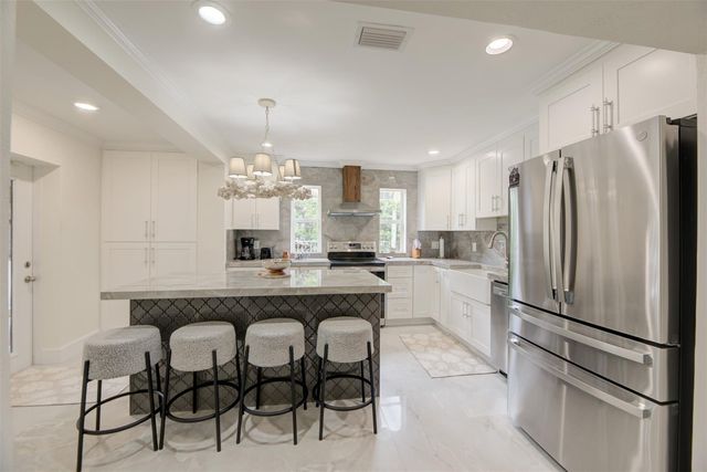 4821 NE 28th Avenue, Lighthouse Point, FL 33064