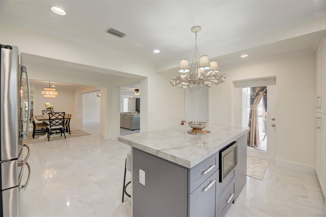 4821 NE 28th Avenue, Lighthouse Point, FL 33064