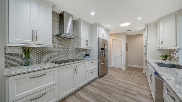 5231 SIESTA COVE DRIVE, Sarasota, FL 34242