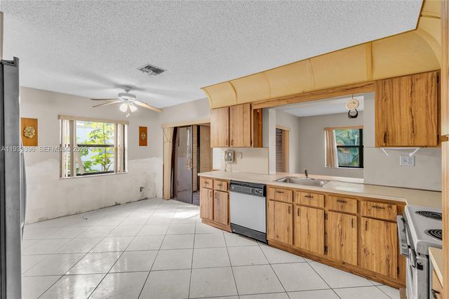 7545 NW 99th Ave, Tamarac, FL 33321