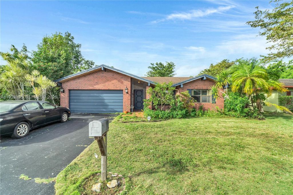 7545 NW 99th Ave, Tamarac, FL 33321