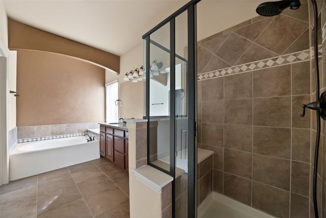 2852 England Parkway, Grand Prairie, TX 75054