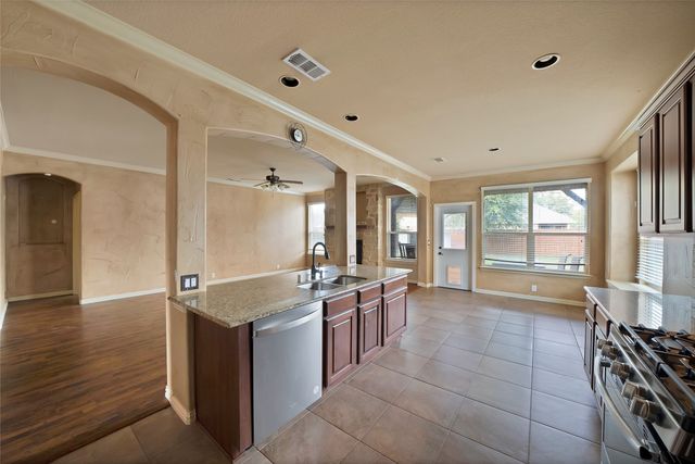 2852 England Parkway, Grand Prairie, TX 75054