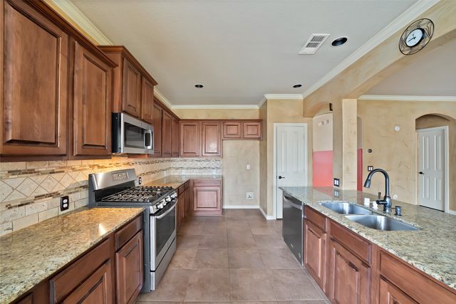 2852 England Parkway, Grand Prairie, TX 75054