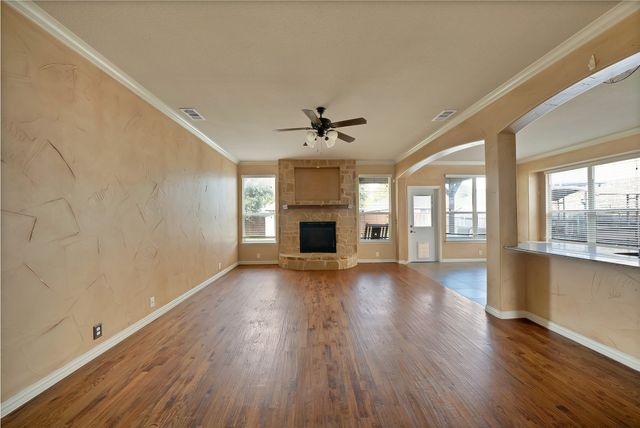 2852 England Parkway, Grand Prairie, TX 75054